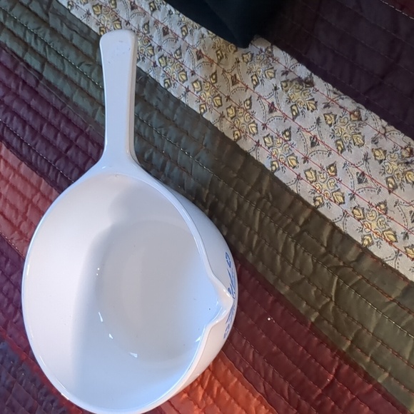CORNING WARE* Cornflower white P-89-B 650ml handled lipped saucepan - Picture 2 of 7